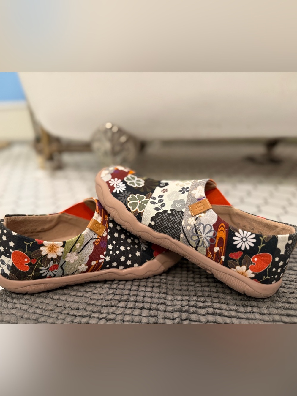 UIN Floral Patchwork Slip-Ons - Picture 2 of 6